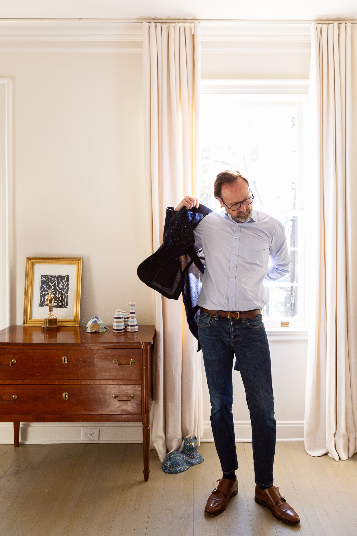 Sid putting on the Ghost